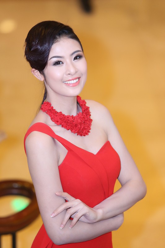 Ngoc Han ngay cang dat show khi “cai nau thanh trang“-Hinh-4